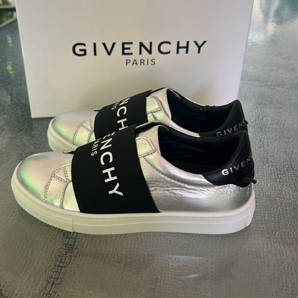 Givenchy Kids Sneakers - Picture 3 of 10